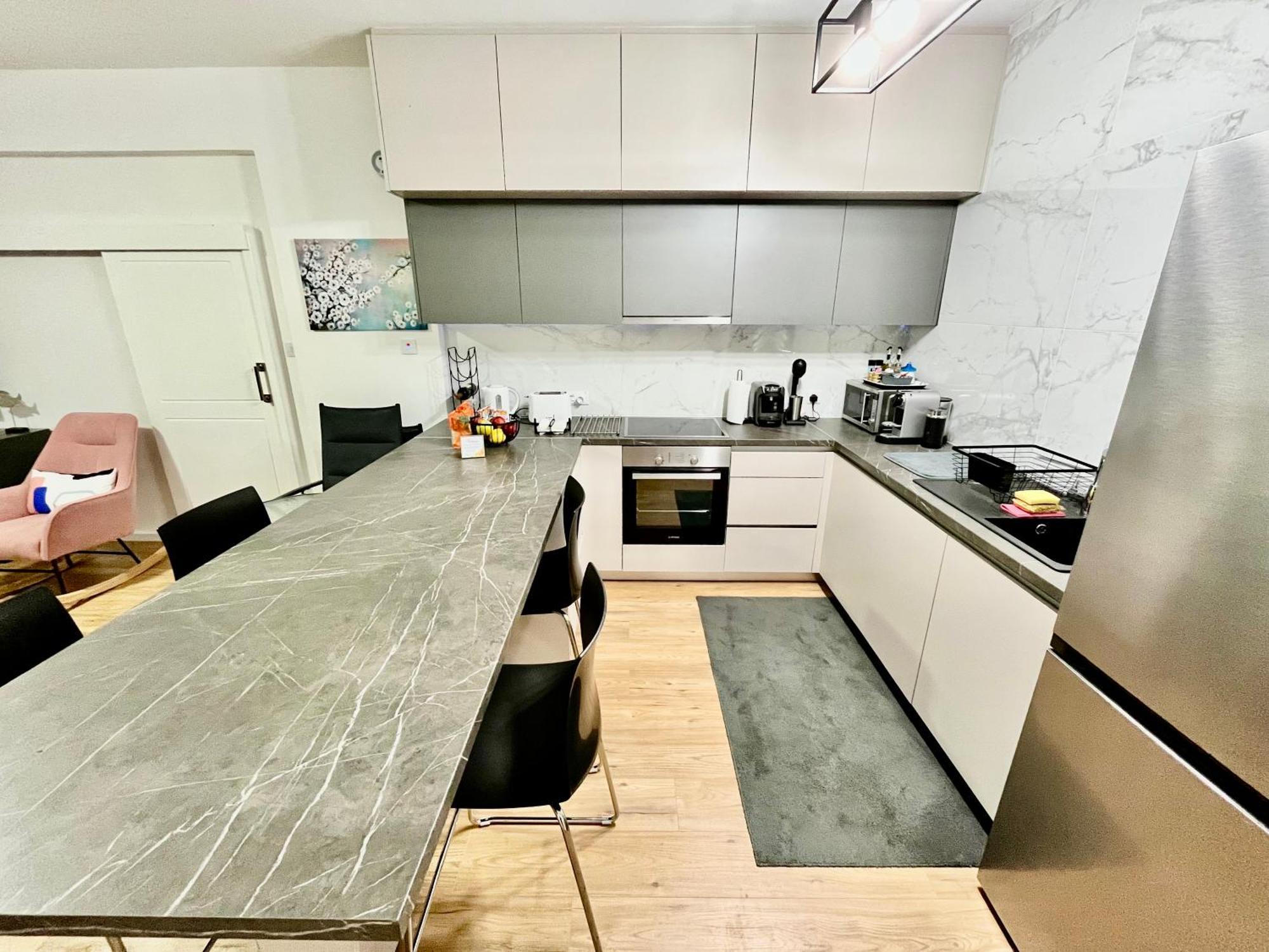 Modern Apartment Near Mckenzie Beach Lárnaka Eksteriør bilde